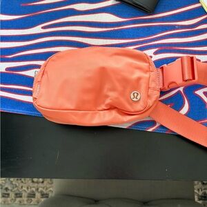 lululemon belt bags 40$ all new